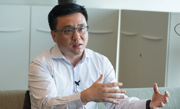 张亚勤在《首席对话》采访现场