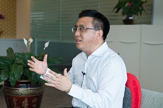 张亚勤在《首席对话》采访现场