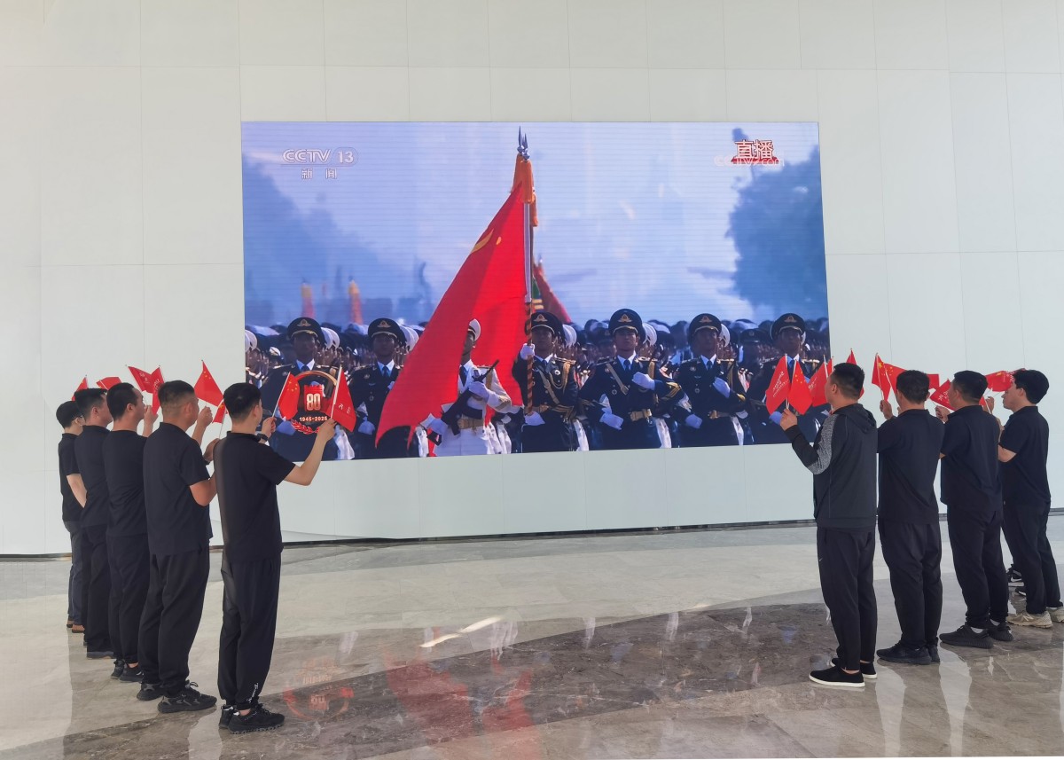 特等奖：红旗飘扬·信念永续—科兴-郑纪攀